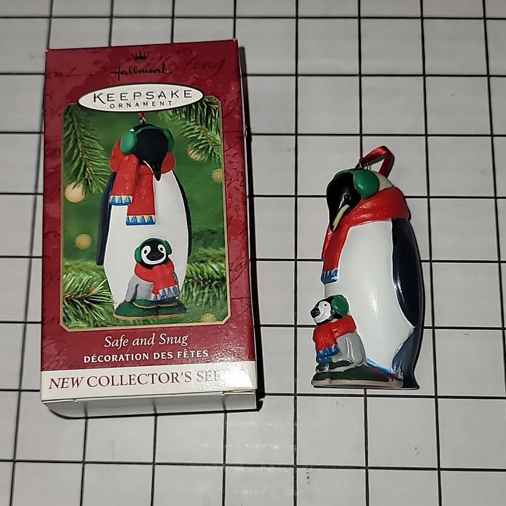 Vintage 2001 Hallmark Keepsake‎ Ornament Safe and Snug Ornament